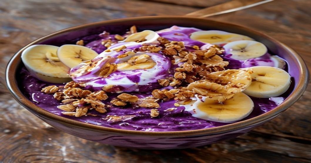 Thick & creamy acai bowl topped with fresh fruit & granola